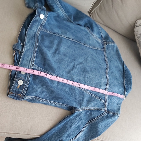 Aritzia Talula blue denim crop jean jacket - Picture 12 of 14